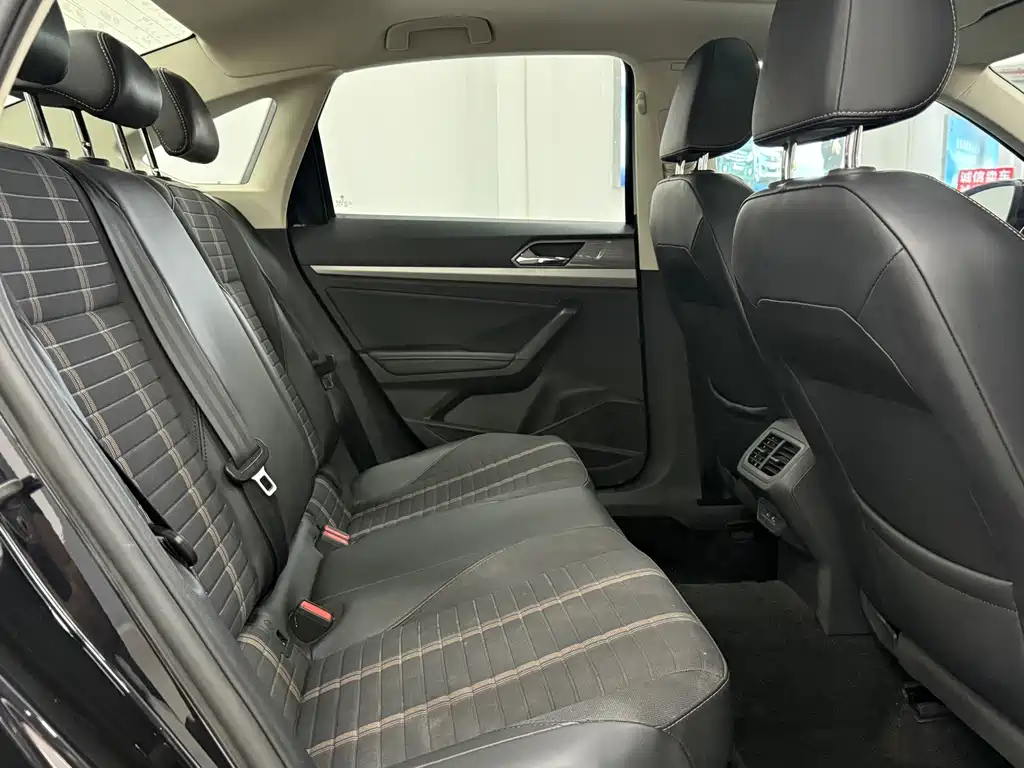 Volkswagen Lavida — миниатюра 8