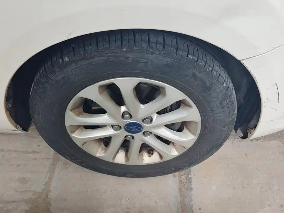 Ford Focus 2013 1.8L MT