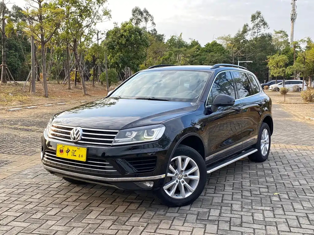 VOLKSWAGEN TOUAREG
