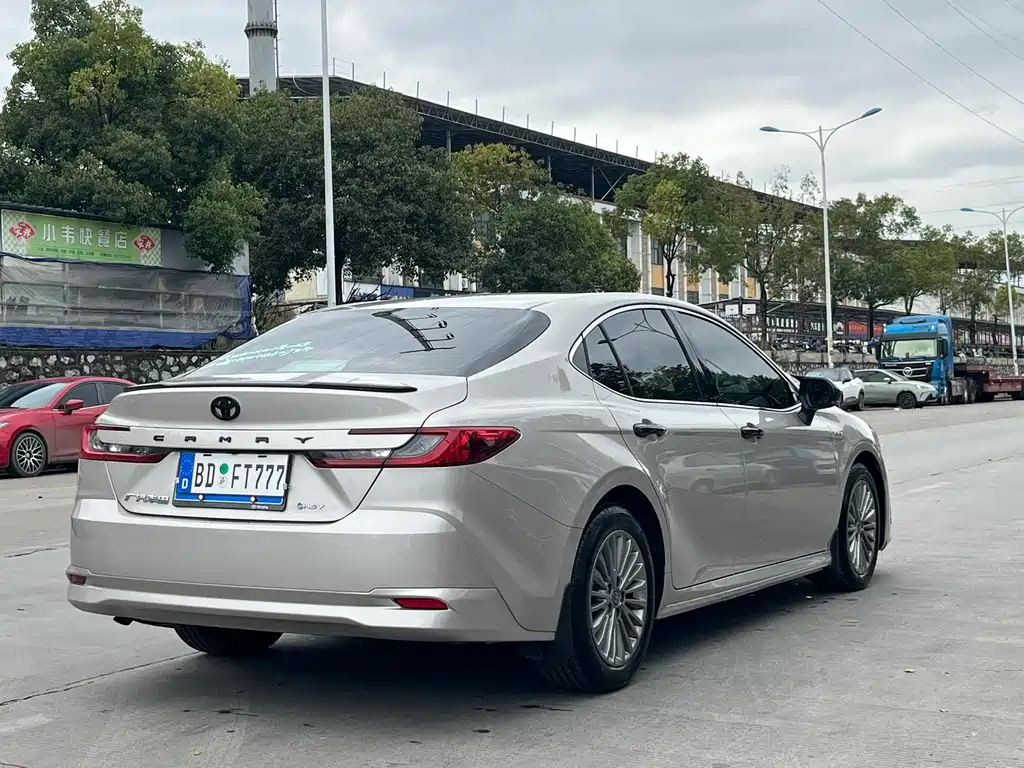 TOYOTA CAMRY