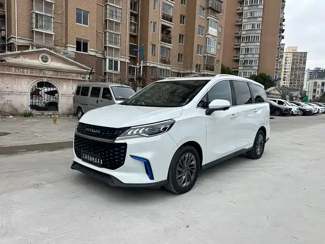 SAIC MAXUS EVERYONE 5 2023