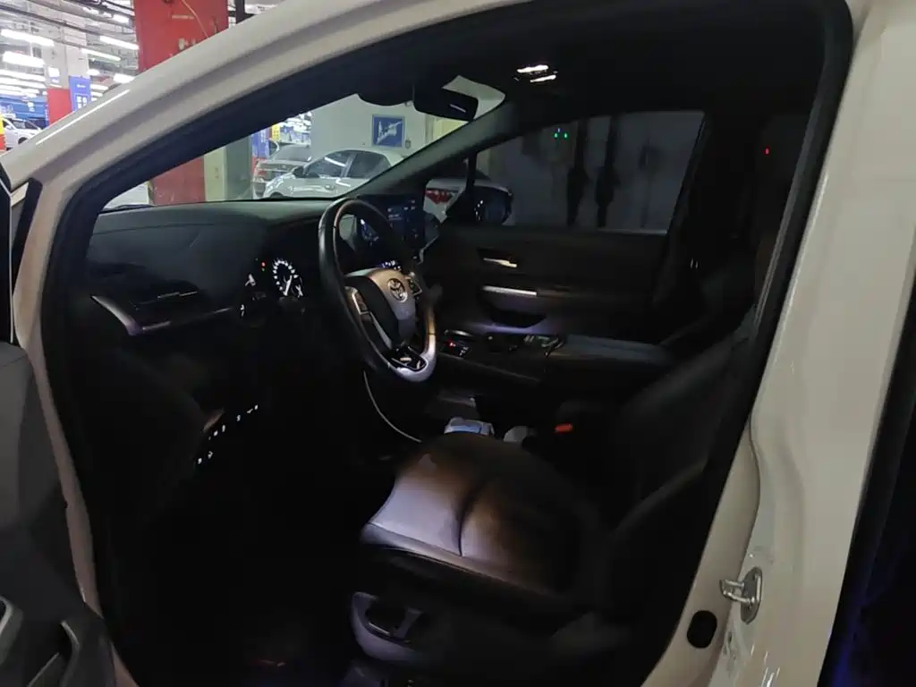 Toyota Sienna — миниатюра 15