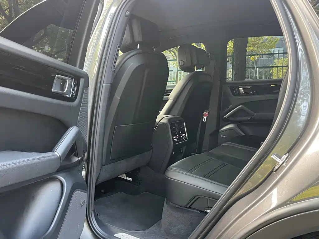 Porsche Cayenne Hybrid — миниатюра 5