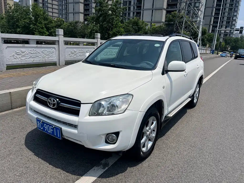 Купить Toyota RAV4
