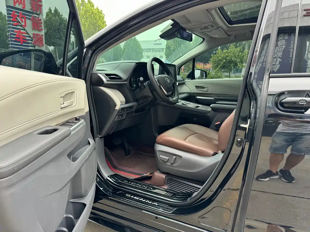 Toyota Sienna — миниатюра 8