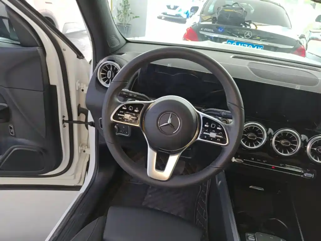 Mercedes-Benz GLB — миниатюра 11