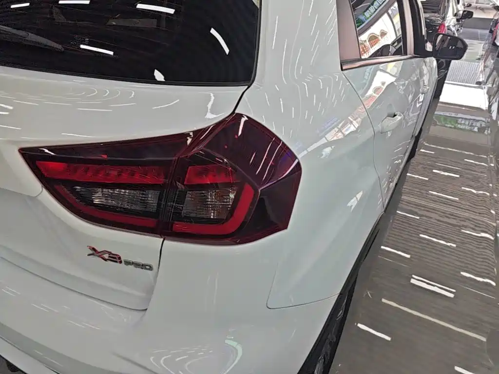 Geely Vision X3 — миниатюра 8