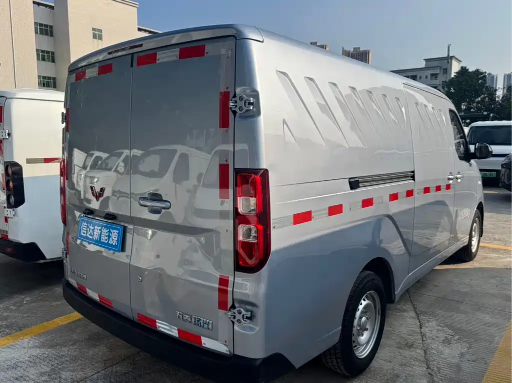 Wuling Yangguang — миниатюра 6