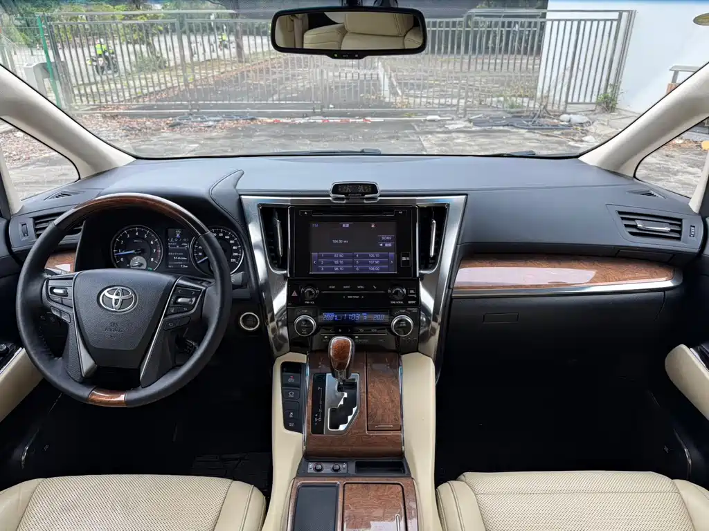 Toyota Alphard 2018 3.5L Luxury
