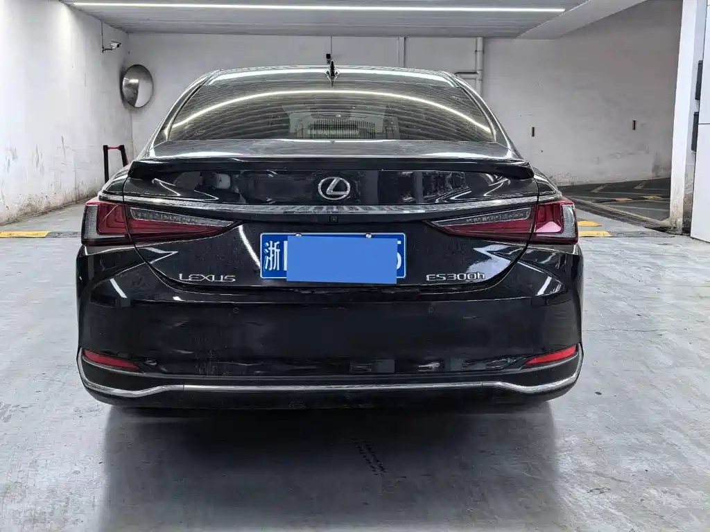 Lexus ES 2022 300h