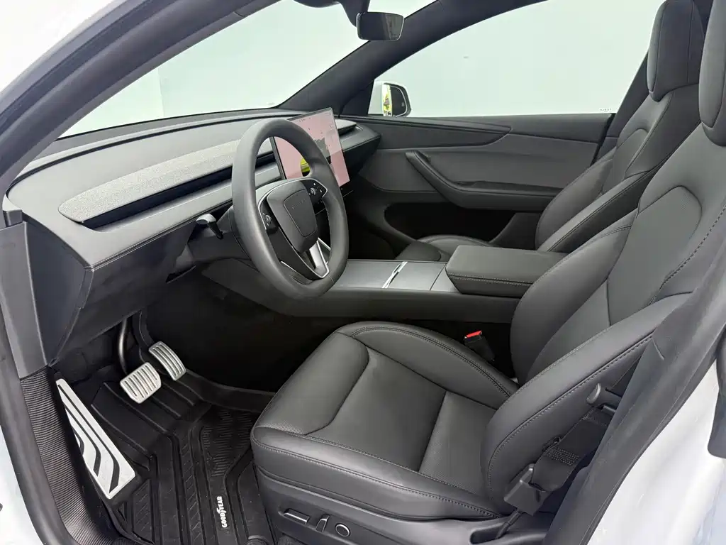 Tesla Model Y — миниатюра 8