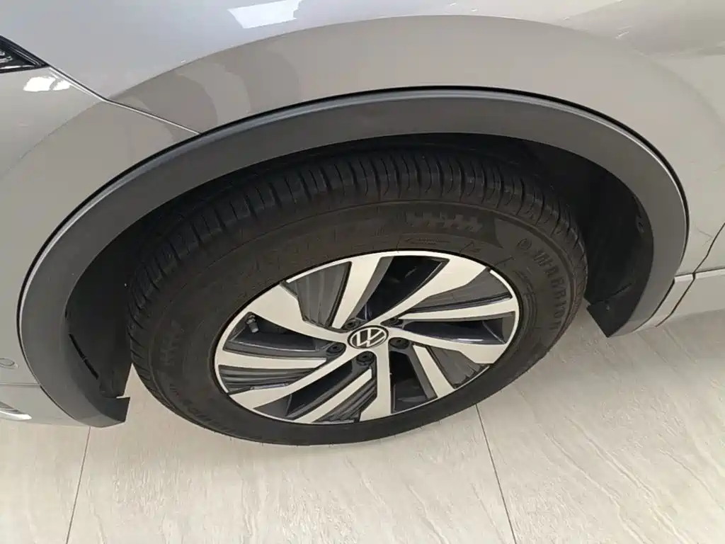 Volkswagen Tiguan L PHEV — миниатюра 23