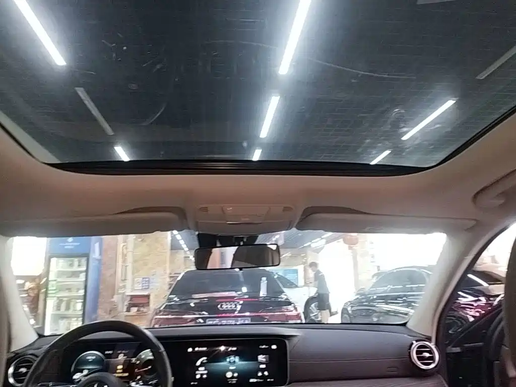 Mercedes-Benz E-Class — миниатюра 18