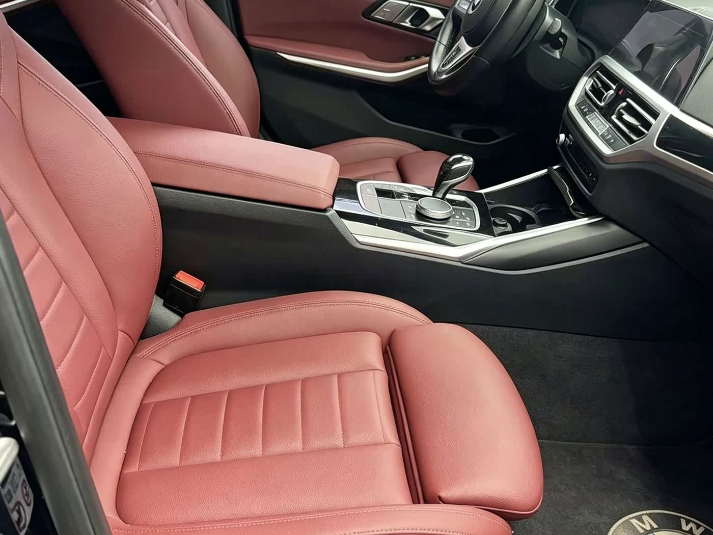 BMW 3 Series 2.0 л 2021 г. красный/фиолетовый, пробег 45000 км