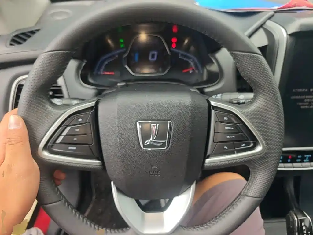 Luxgen U5 SUV — миниатюра 11