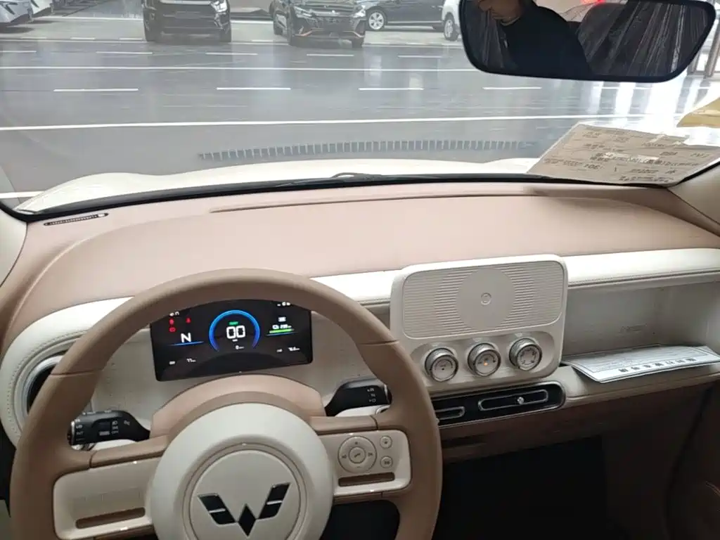 Wuling MINIEV — миниатюра 10