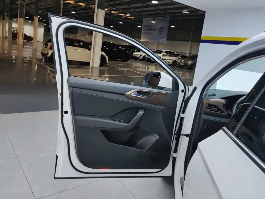 Volkswagen Tharu — миниатюра 7