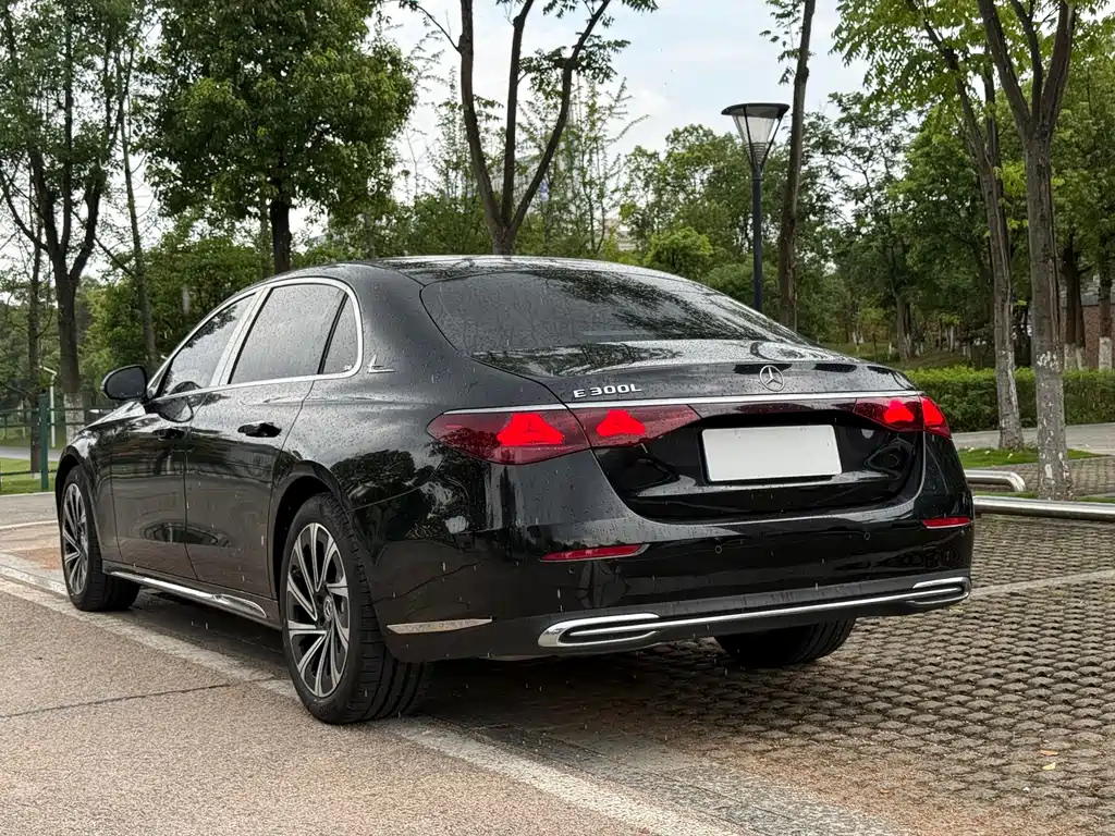 Mercedes-Benz E-Class — миниатюра 19
