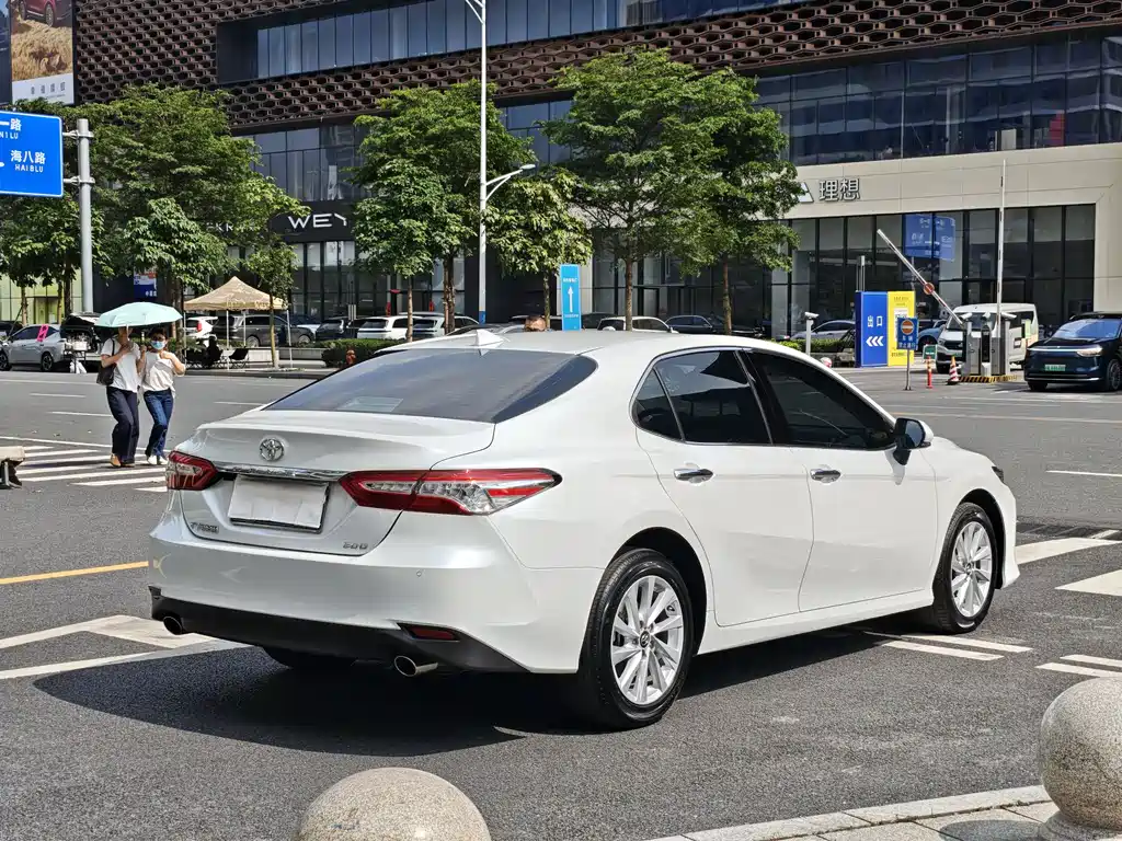 Toyota Camry 2021 2.0G Luxury