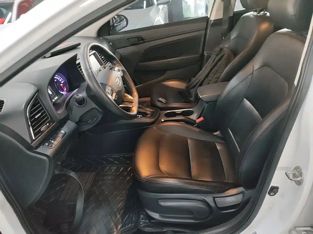 Hyundai Elantra — миниатюра 15