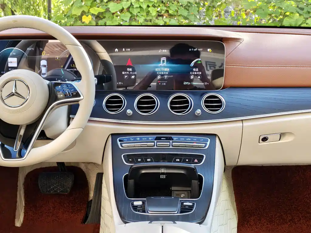 Mercedes-Benz E-Class — миниатюра 12