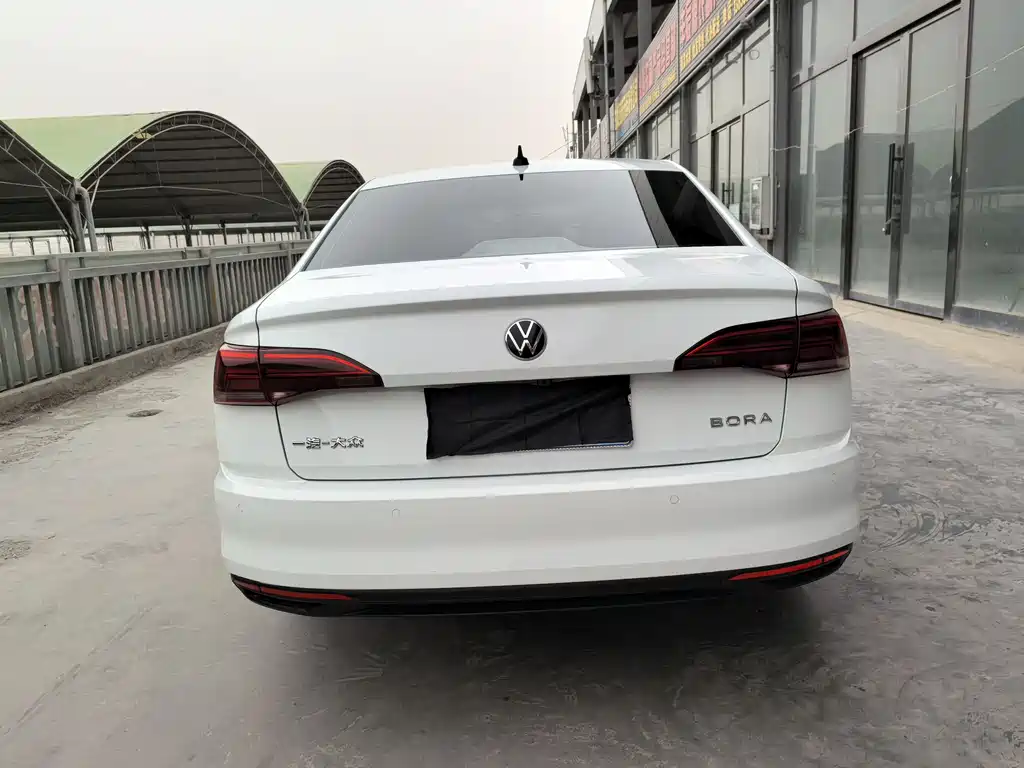VOLKSWAGEN BORA