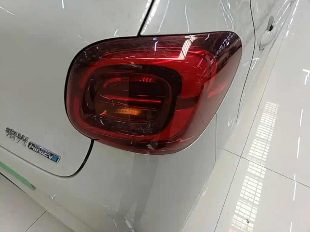 Wuling MINIEV — миниатюра 8