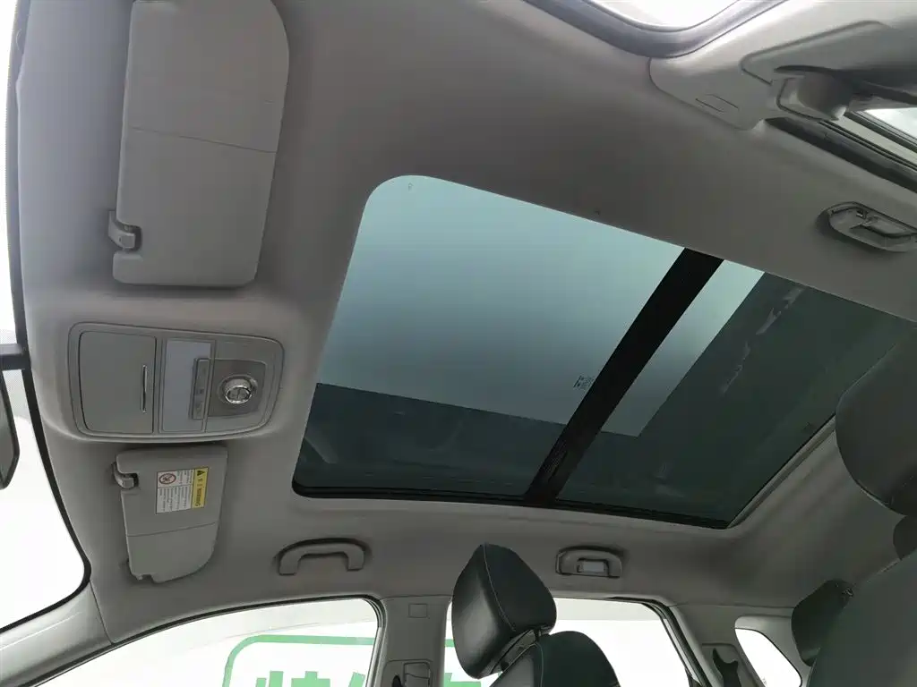 ROEWE RX5 NEW ENERGY