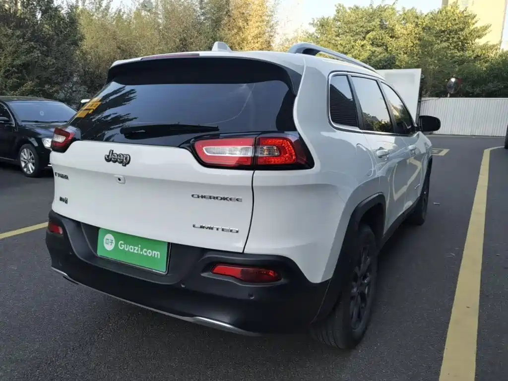 Jeep Cherokee — миниатюра 7