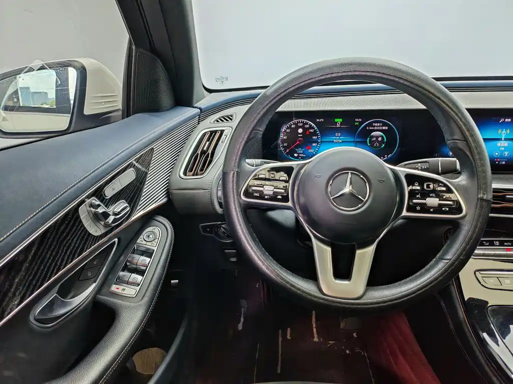 Mercedes-Benz EQC — миниатюра 9