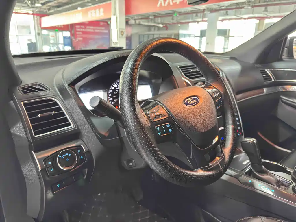 Ford Explorer (Import) — миниатюра 12