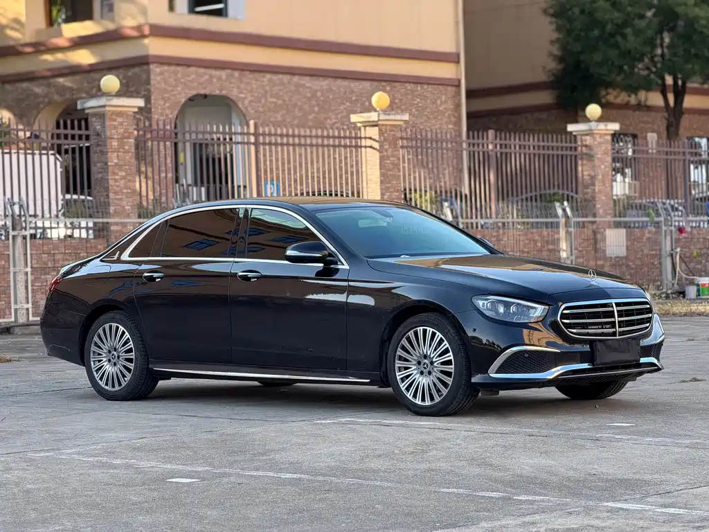 Mercedes-Benz E-Class — миниатюра 3