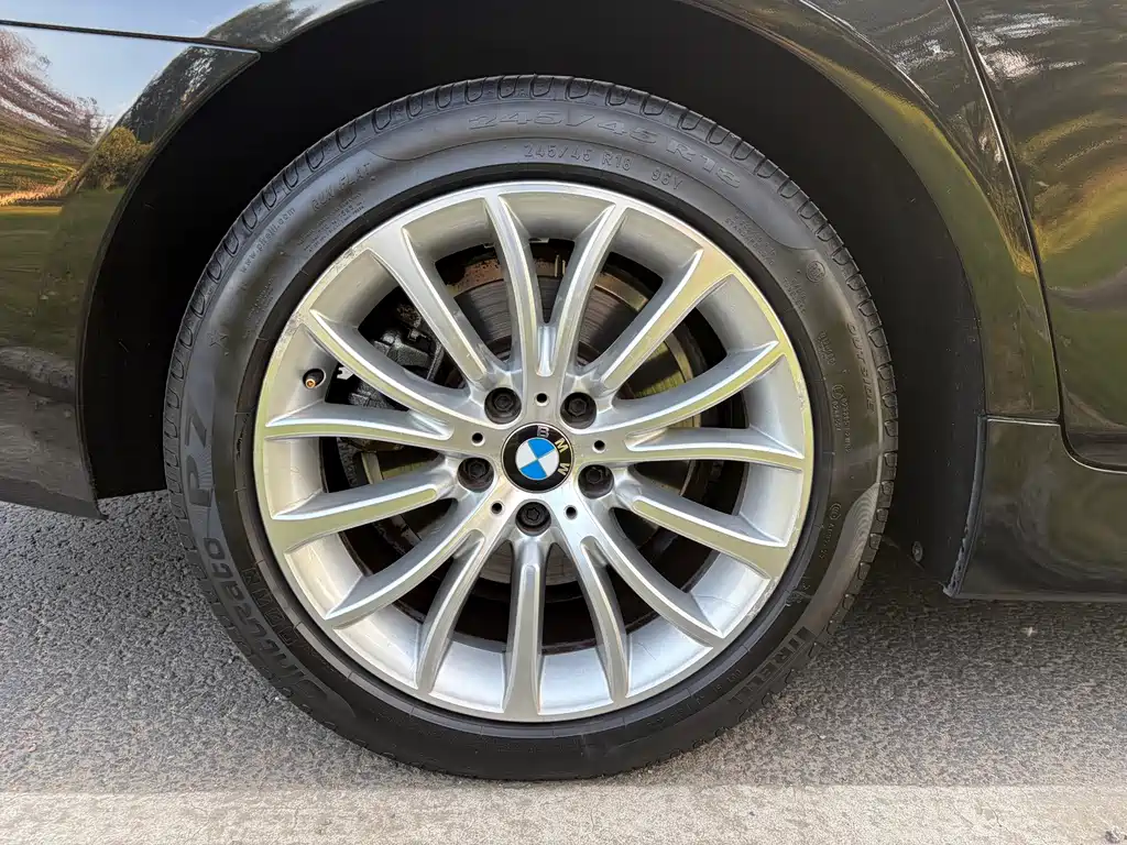 BMW 5 Series — миниатюра 19