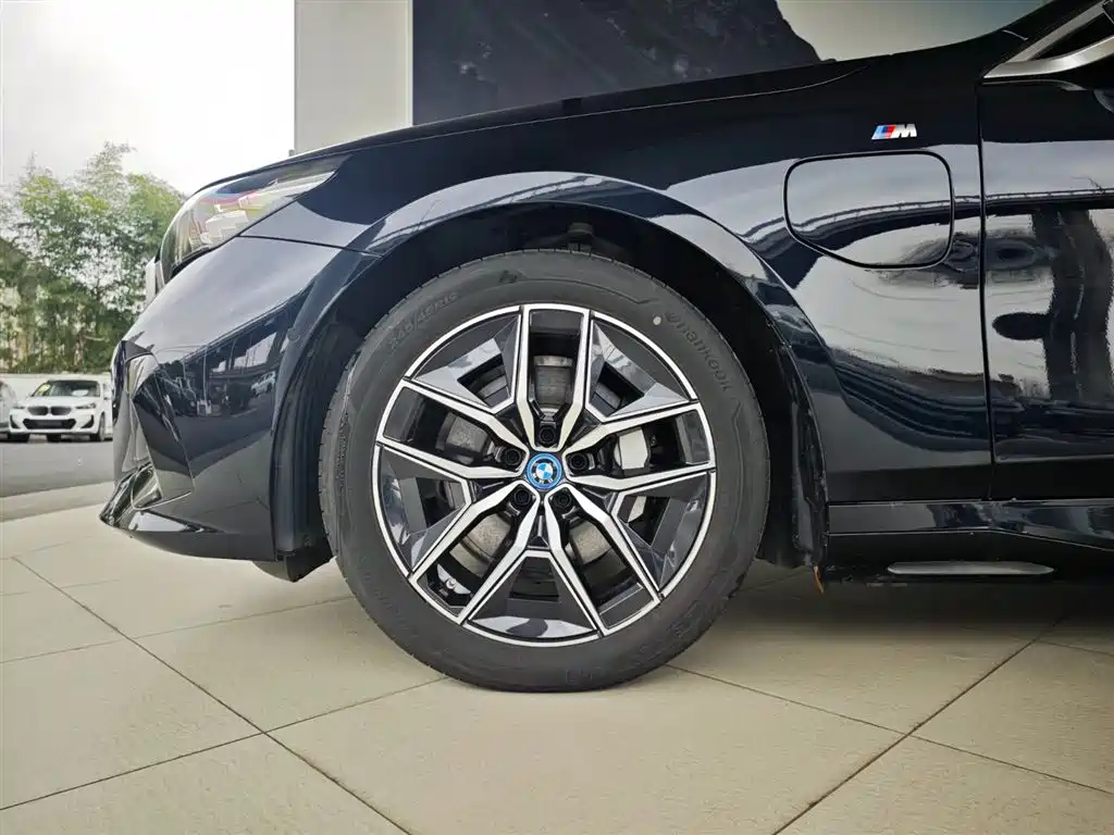 BMW I5