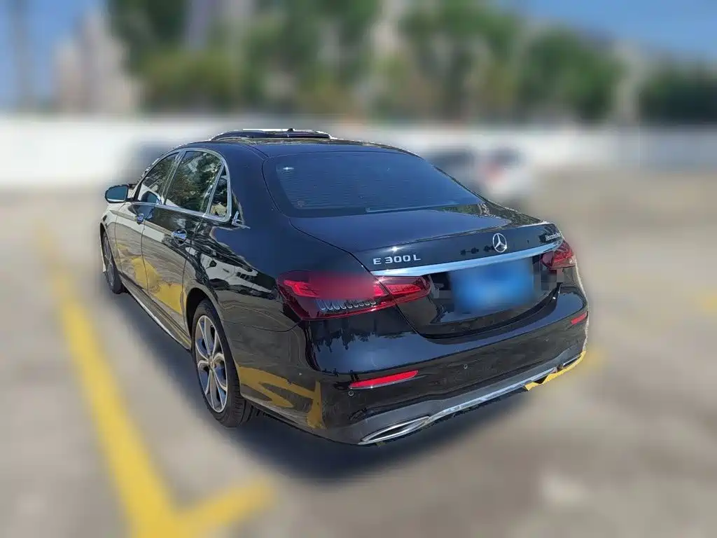 Mercedes-Benz E-Class — миниатюра 4