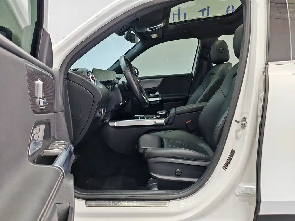 Mercedes-Benz GLB — миниатюра 11