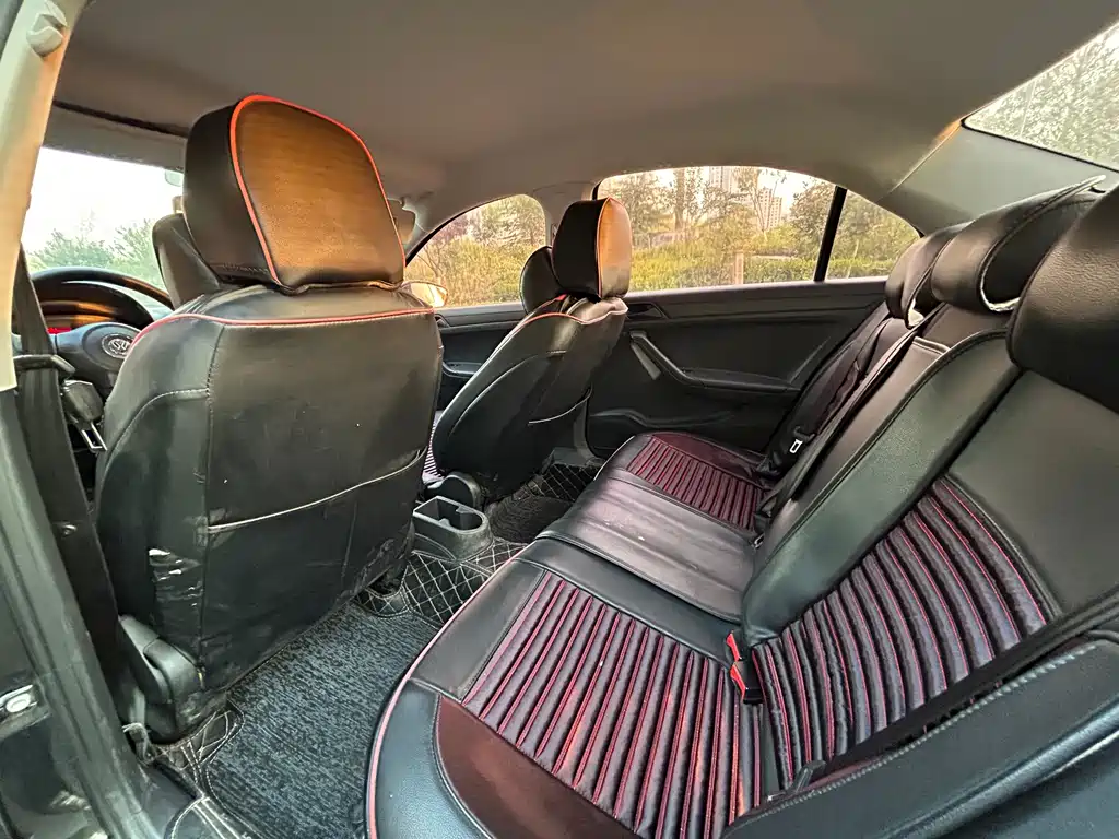 Volkswagen Jetta — миниатюра 8