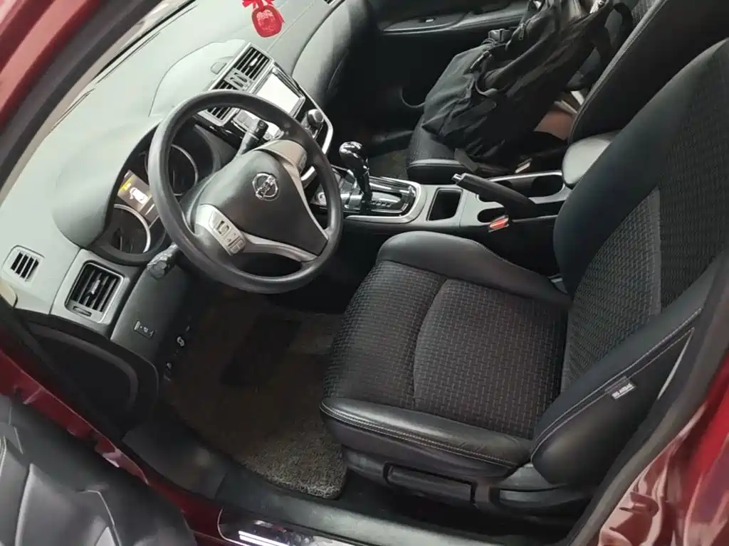 Nissan Tiida — миниатюра 15