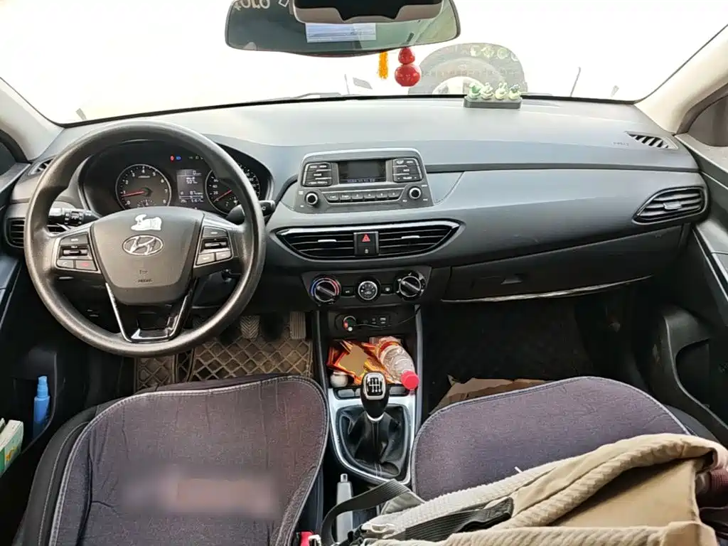 Hyundai Elantra — миниатюра 10