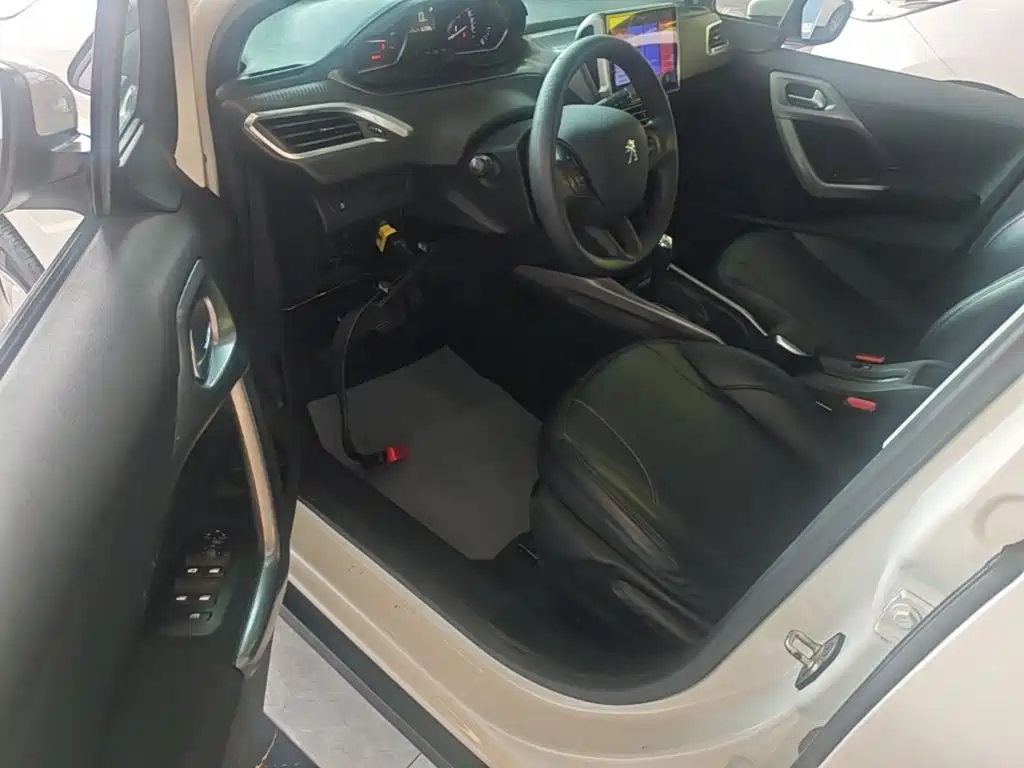 Peugeot 2008 — миниатюра 16