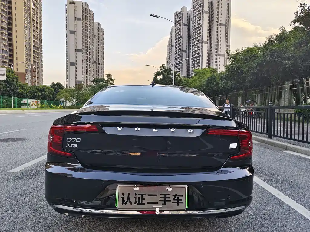 Volvo S90 2023 T8 Luxury