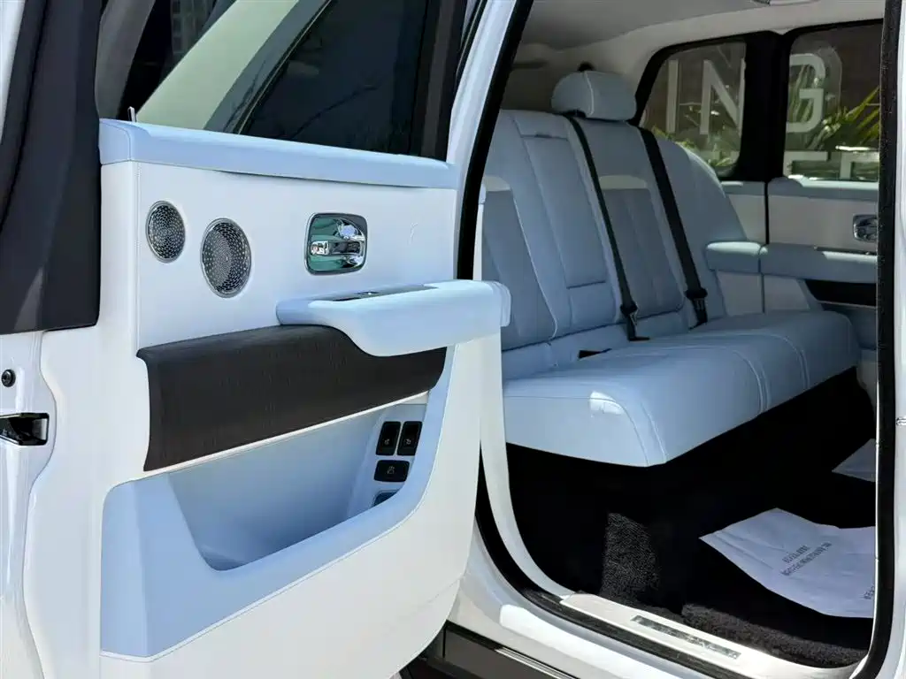 Rolls-Royce Cullinan 2018 мест