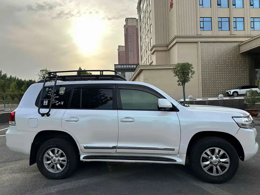 Toyota Land Cruiser 2010 4.7L AT VX