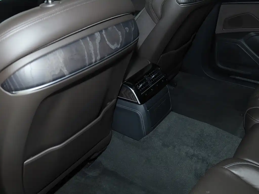 Audi A8 — миниатюра 32
