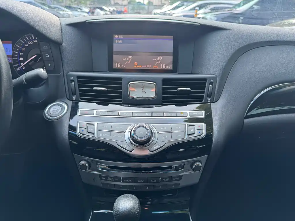 Infiniti Q70 — миниатюра 9