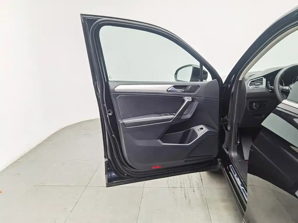 Volkswagen Tiguan L — миниатюра 8