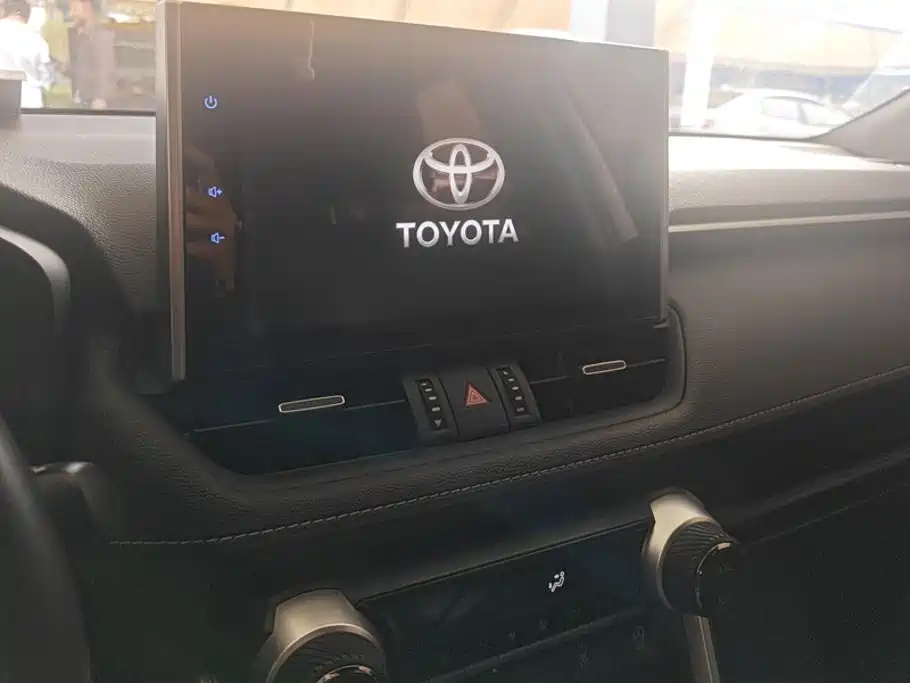 Toyota RAV4 — миниатюра 13