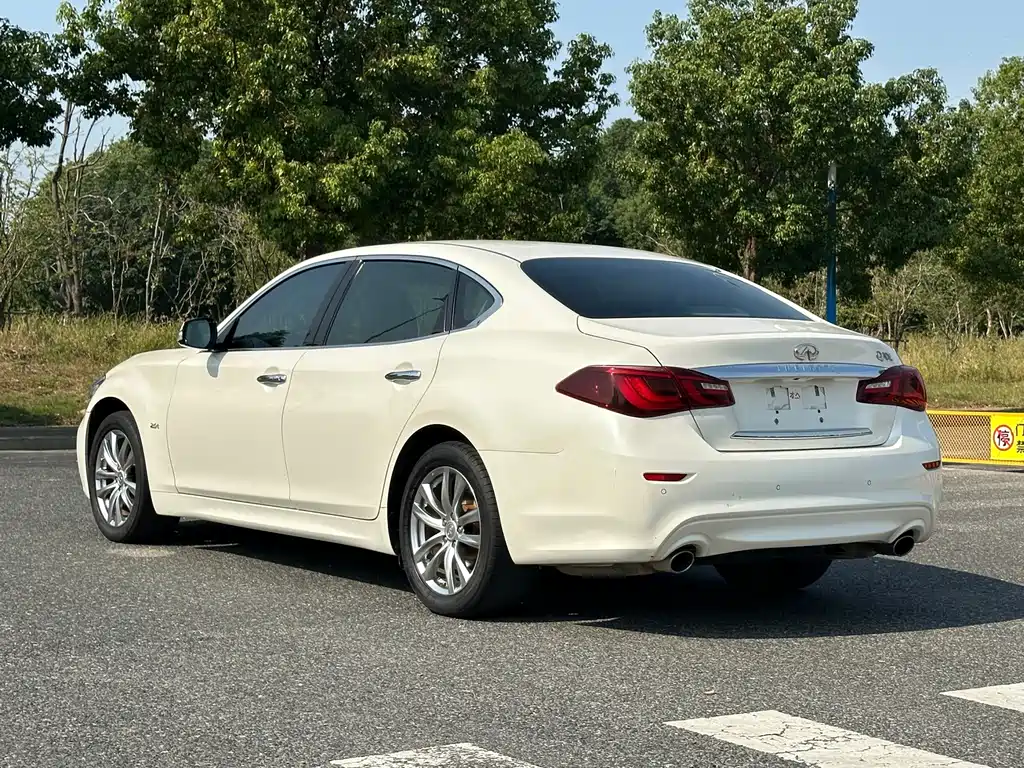 Infiniti Q70 — миниатюра 6