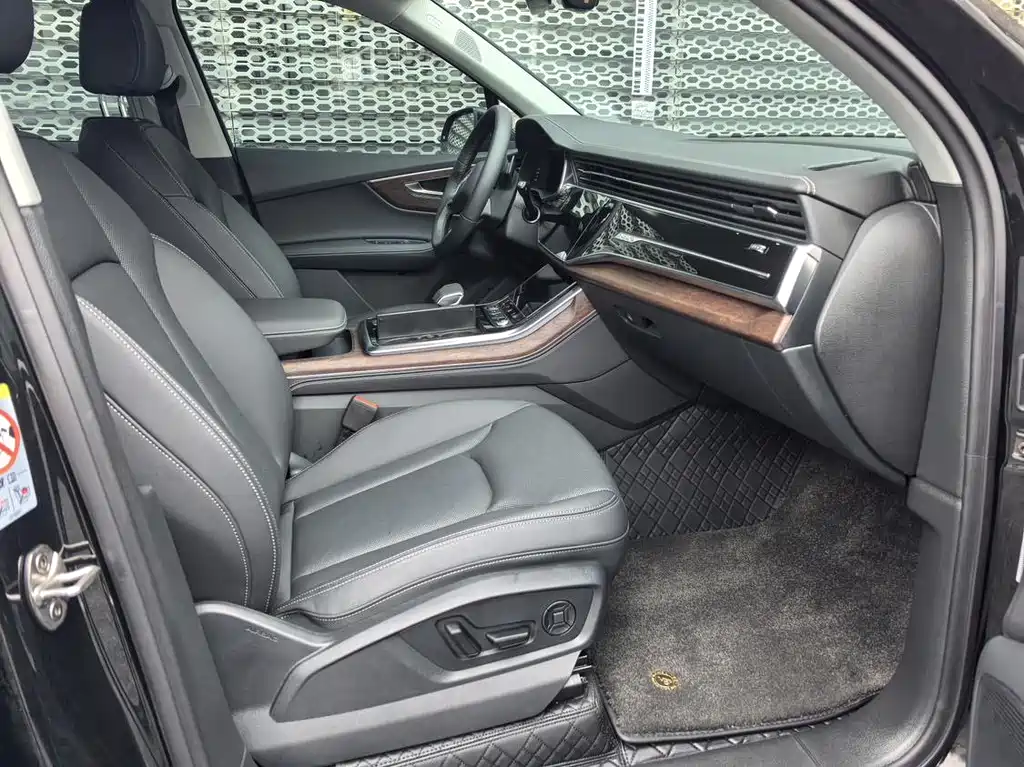 Audi Q7 2025 55 TFSI quattro S line Sport