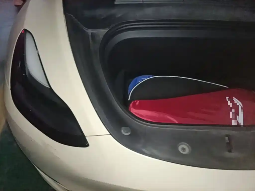 Tesla Model Y — миниатюра 19